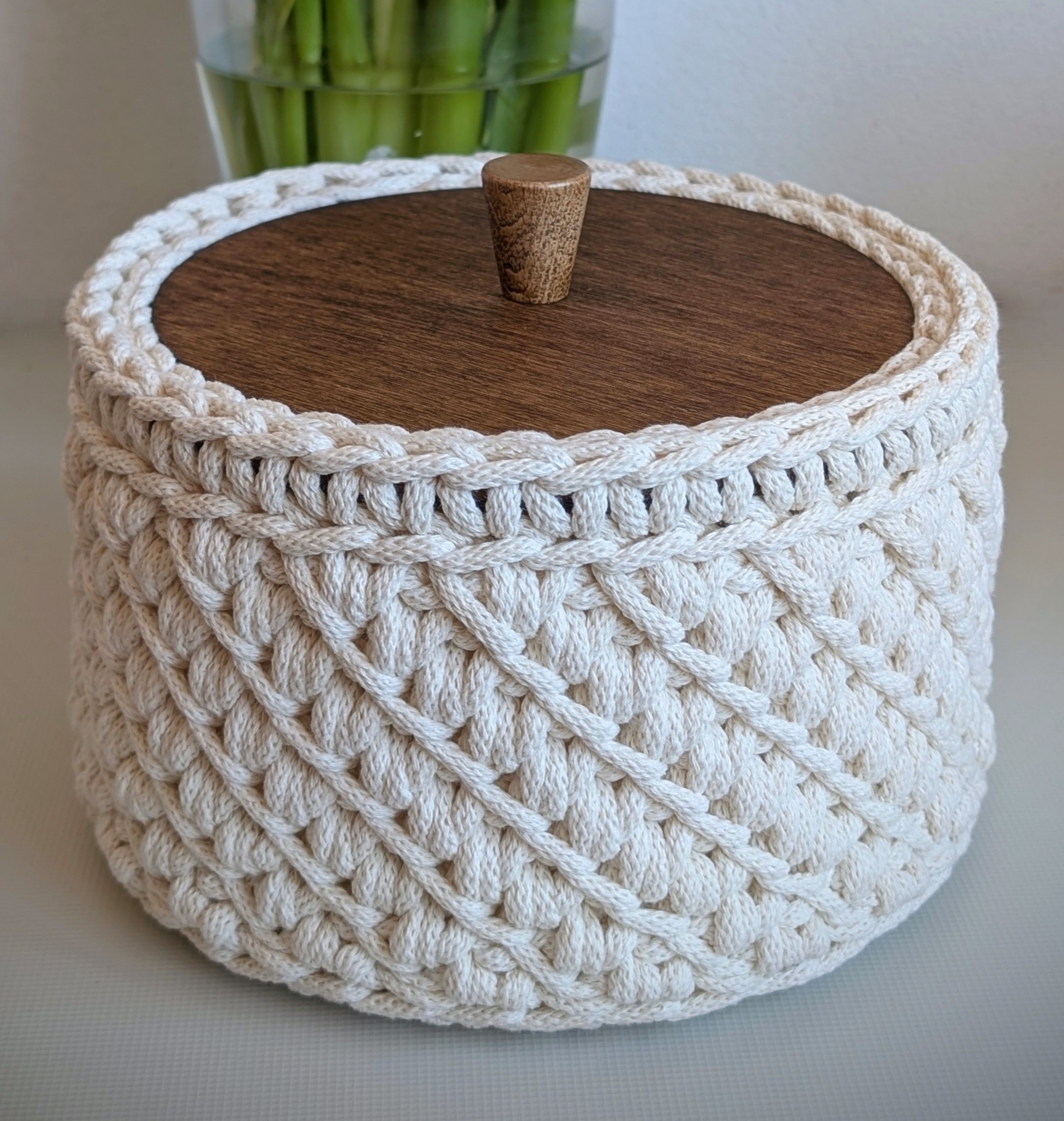 Návod na háčkovaný košík s dreveným dnom