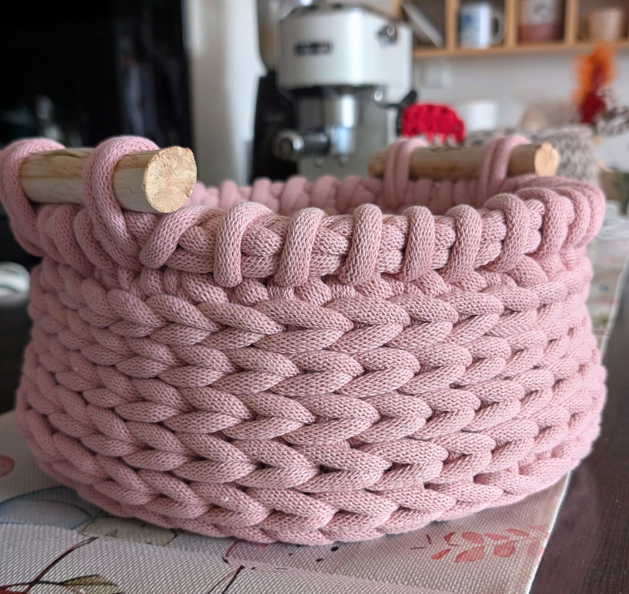 háčkovaný košík z 9 mm špagátu